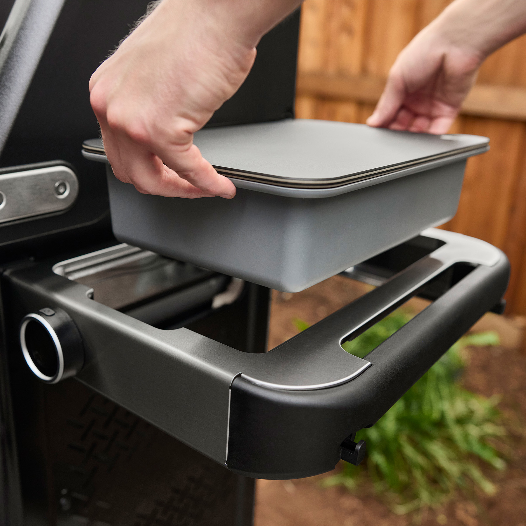 Weber Works™ Basin with Cutting Board Lid